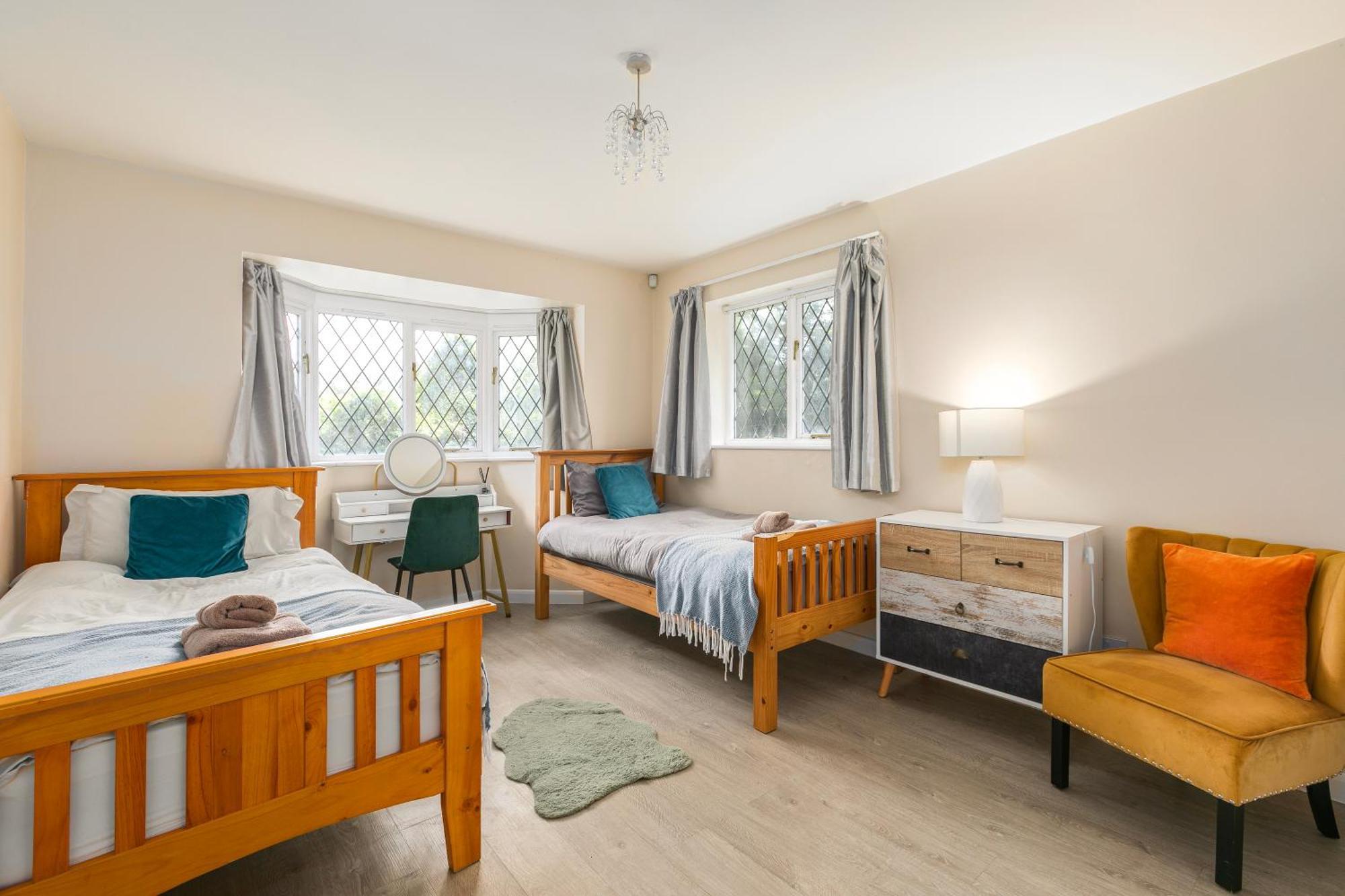 Rural Lodge Stay In Windsor! Hot Tub! Sleeps 20 Bray Ngoại thất bức ảnh