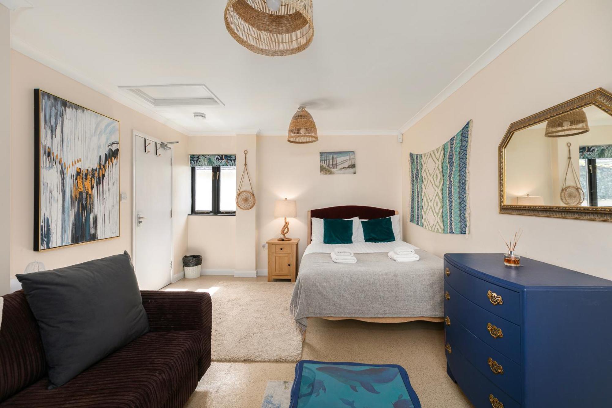 Rural Lodge Stay In Windsor! Hot Tub! Sleeps 20 Bray Ngoại thất bức ảnh