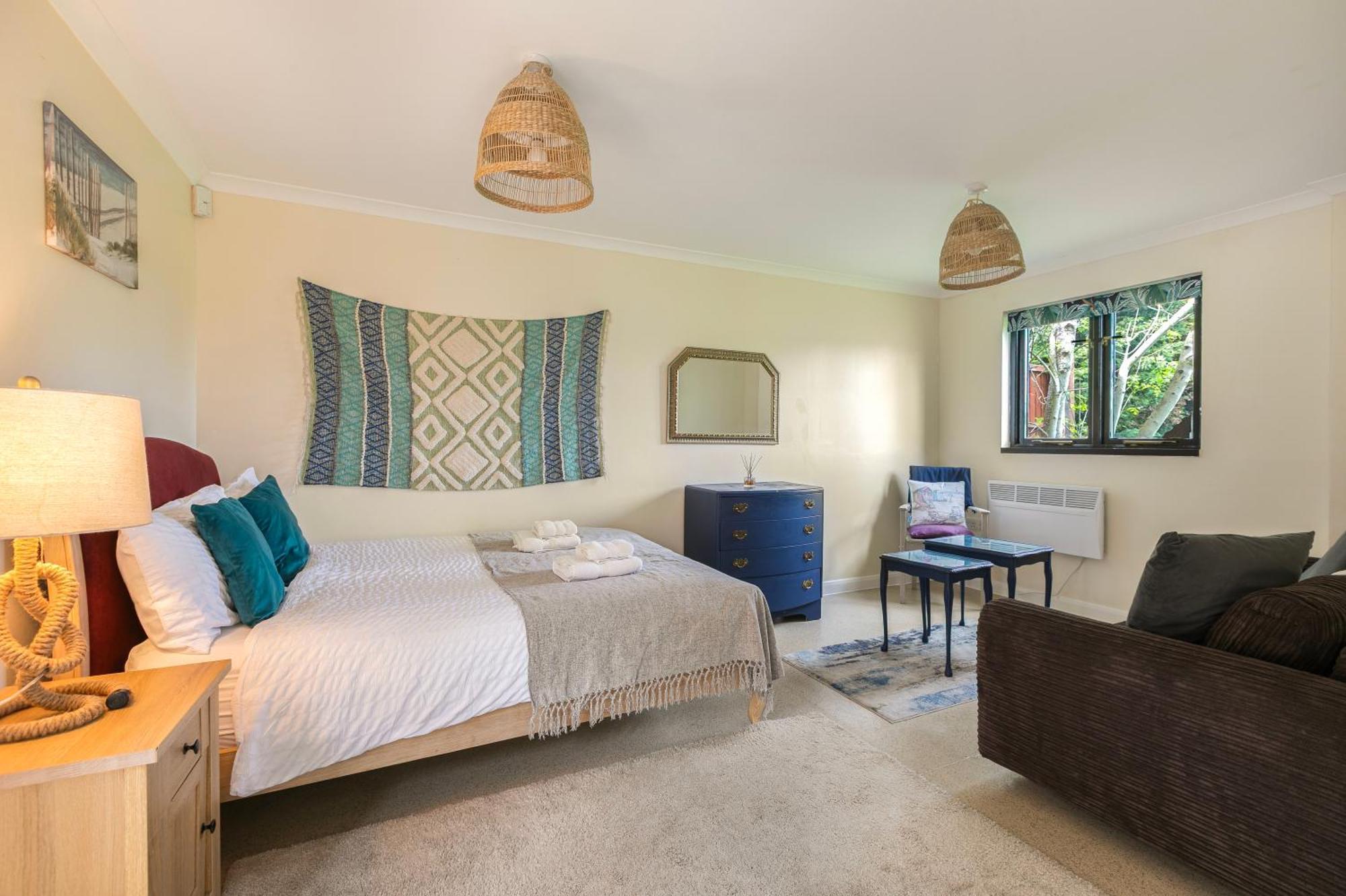 Rural Lodge Stay In Windsor! Hot Tub! Sleeps 20 Bray Ngoại thất bức ảnh